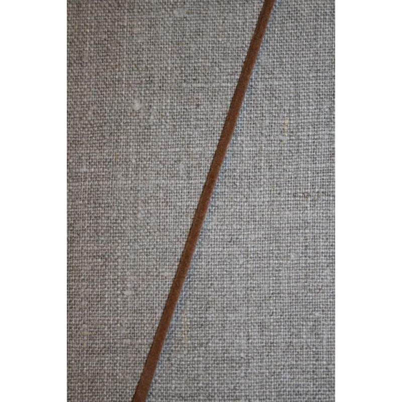 Brun snor i ruskinds-look