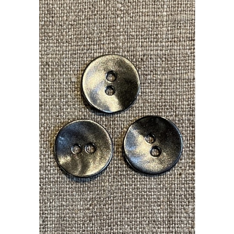 Skæv Metal-knap i gl.sølv, 18 mm.