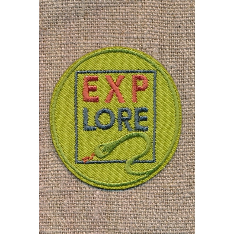 Motiv i oliven-lime med slange og "Explore"