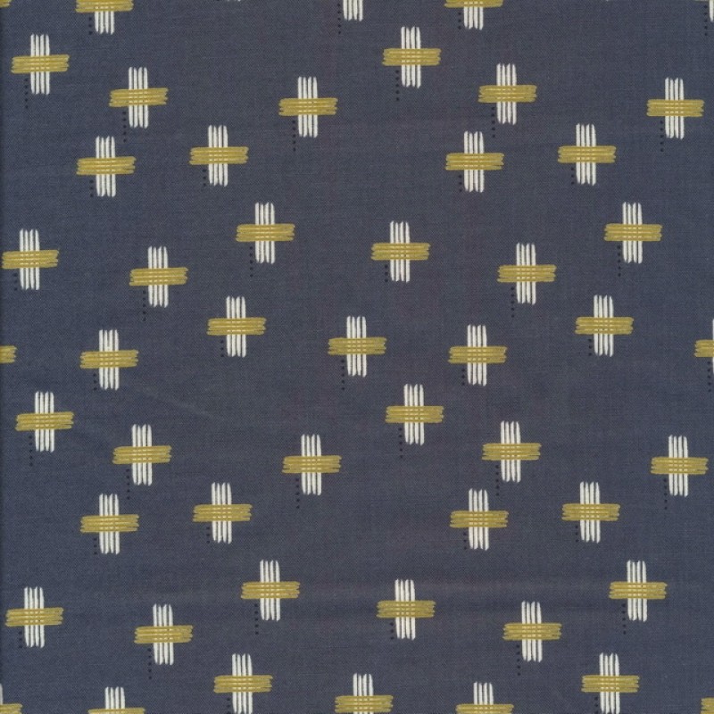 Patchwork stof i støvet blå med kryds i okker og hvid