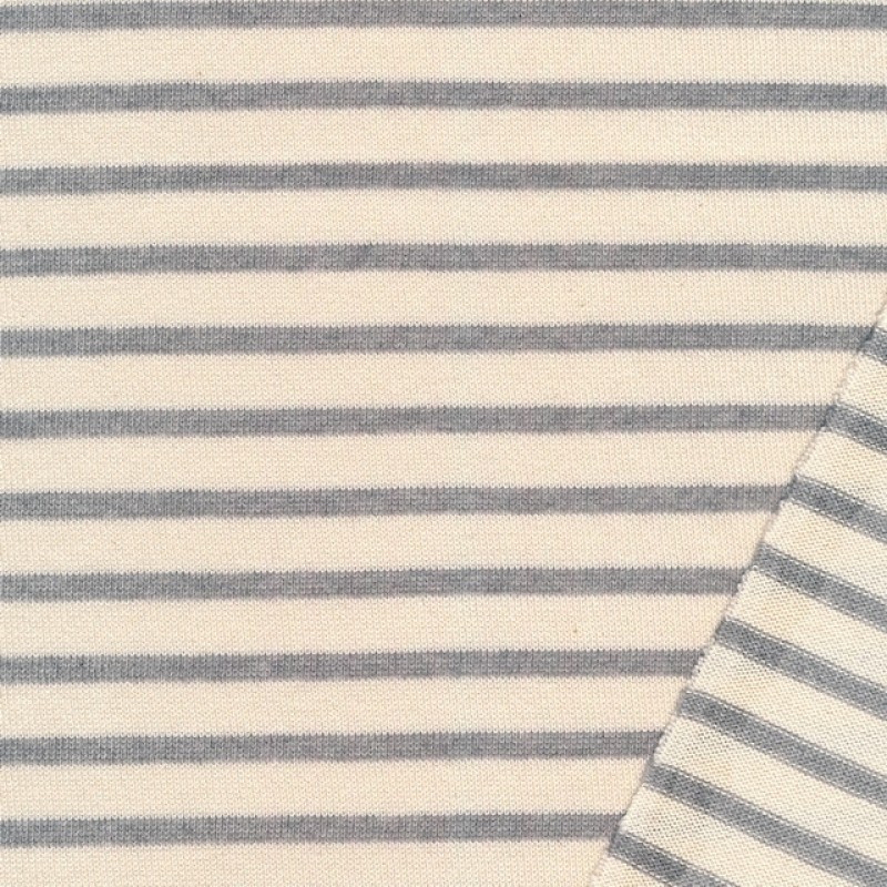 Stribet strik i offwhite og lysegrå