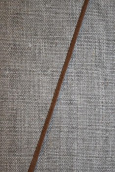 Brun snor i ruskinds-look