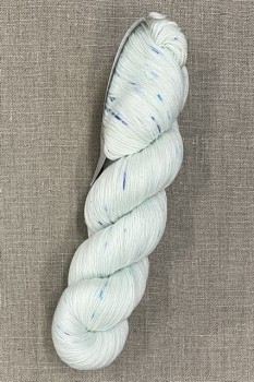 Armonia Merinould Håndfarvet i pastel lyseblå med nister i blå og turkis