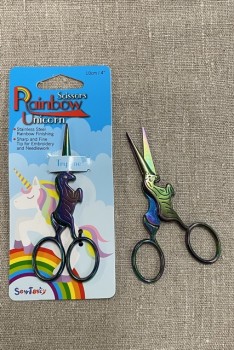 Lille sysaks enhjørning i glimmer i regnbue farver