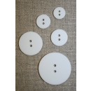 Hvid 2-huls knap i 15 mm.