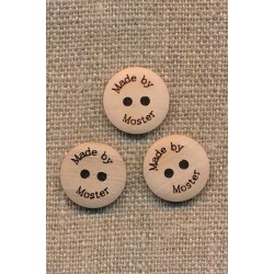 Lys træknap med teksten "Made by Moster", 15 mm.
